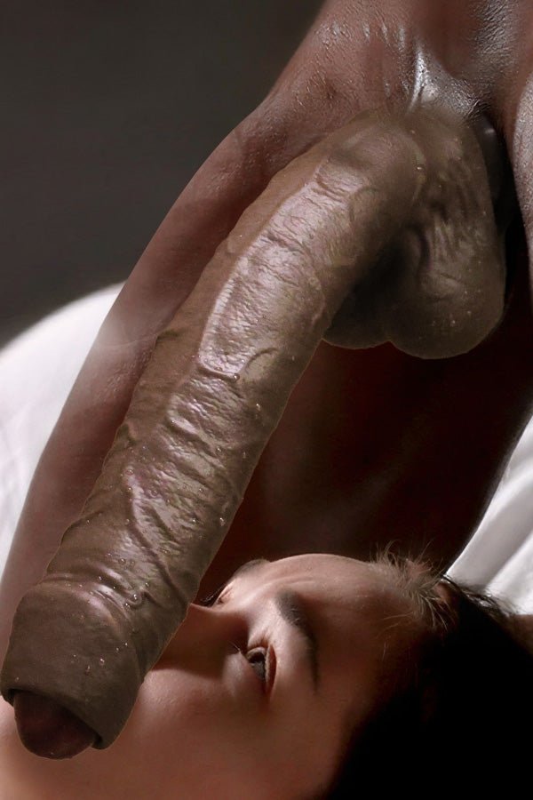 Huge Dildo für mehr Spannung