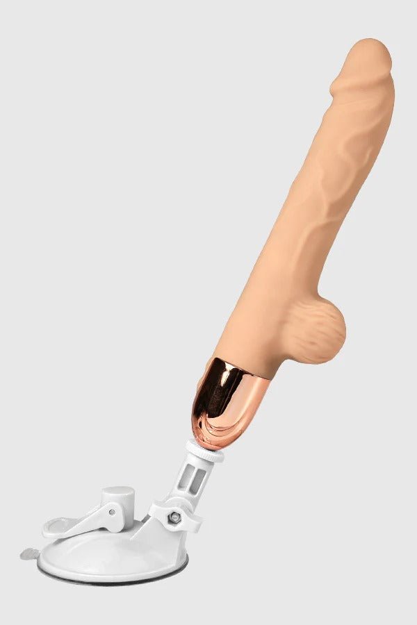 Dildo mit Saugfuß ermöglicht freihändiges Spiel.