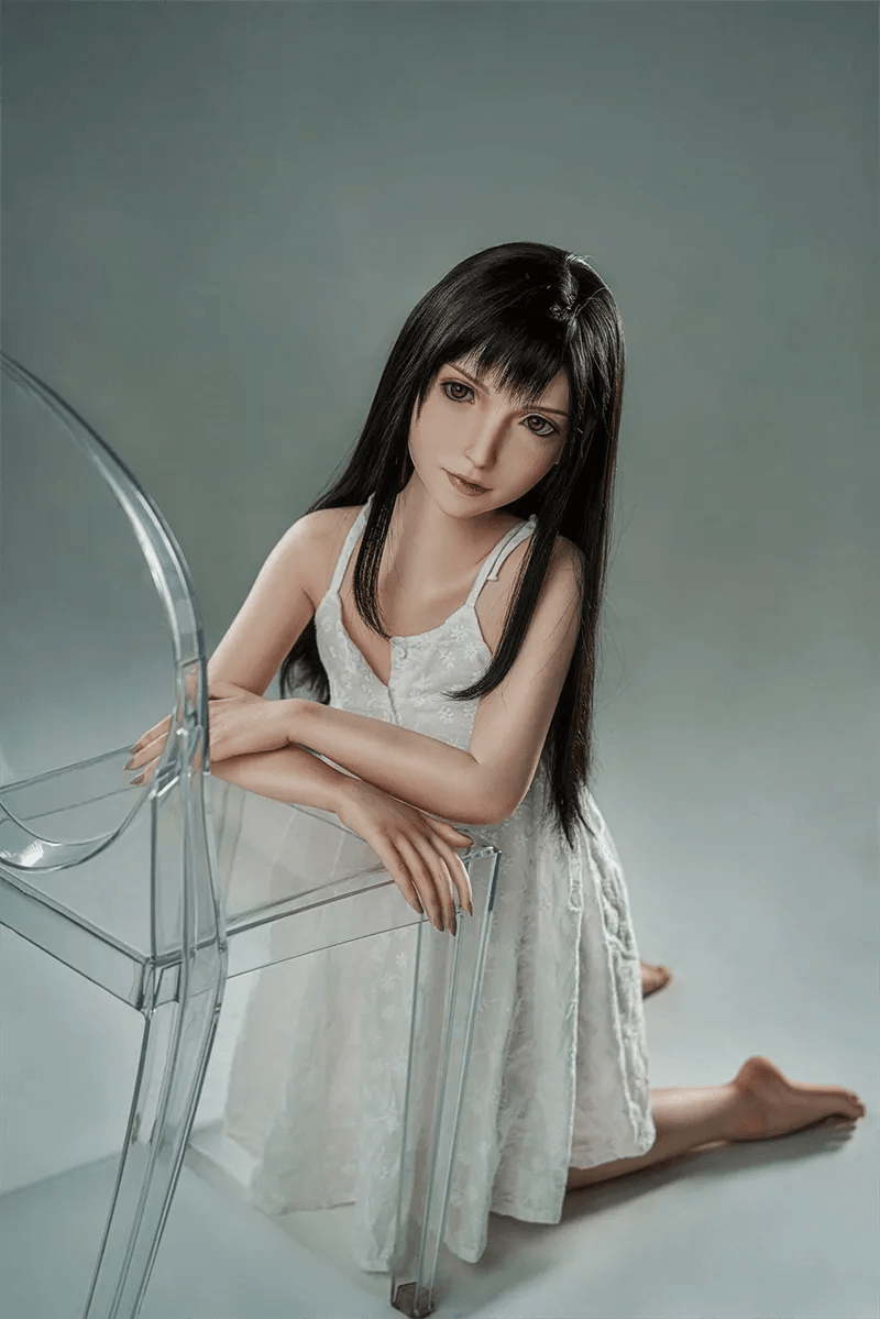 Nahaufnahme des Gesichts der 132cm Mizuki Doll – Details der Hauttextur und bezaubernde Gesichtszüge.