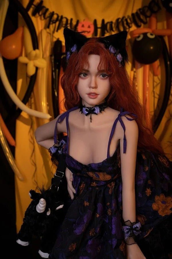 Halloween mini sexdoll mit langen, braunen Haare.