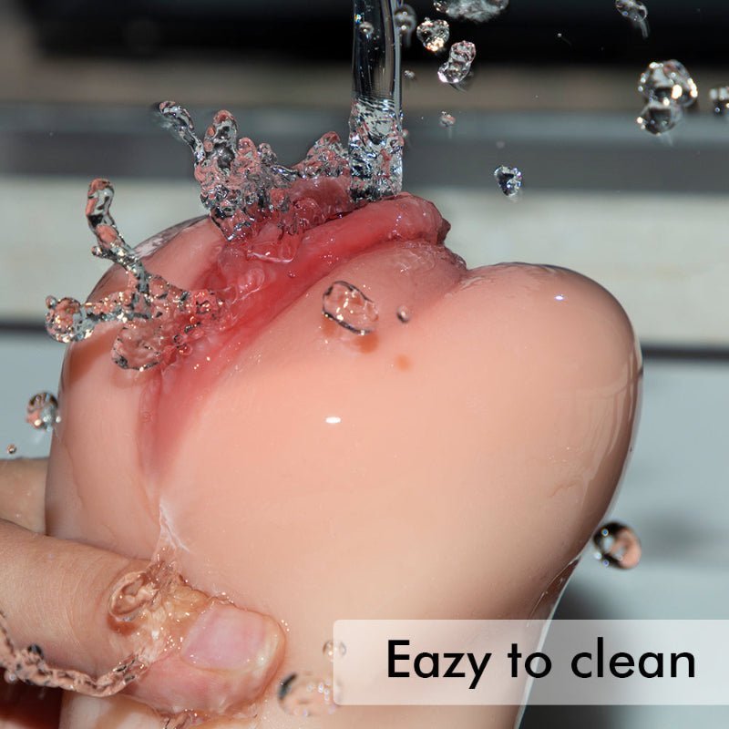 Reinigung der Taschenmuschi Laury mit Bürste – für gründliche Pflege der inneren Öffnungen