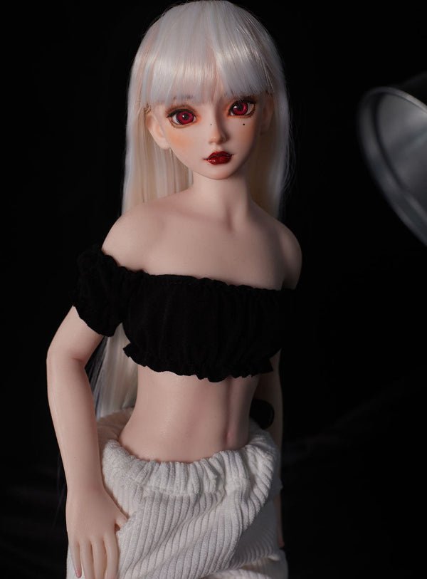 Puppe mit schlanker Taille