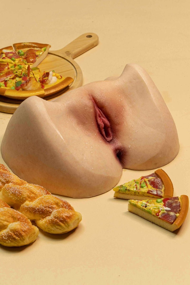 Silikon-Lusttorso 3.7kg, rechte Seitenansicht mit Fokus auf die detaillierten Strukturen und Öffnungen